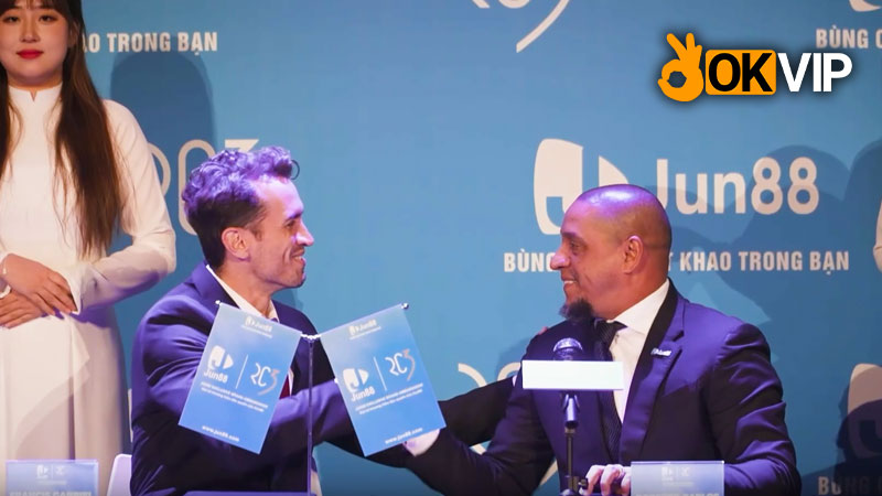 Roberto Carlos và thương hiệu Jun88 ký kết hợp tác